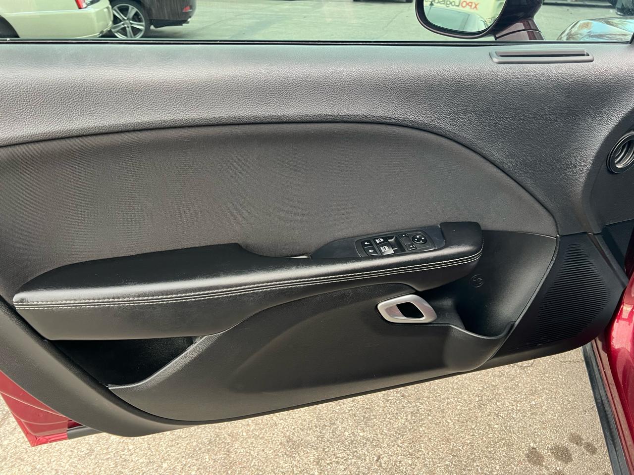 Dodge Challenger SXT RWD 2019