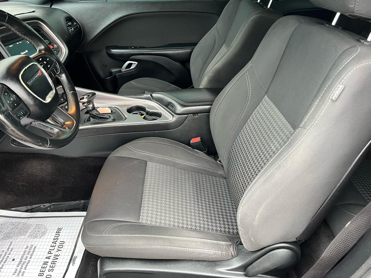 Dodge Challenger SXT RWD 2019