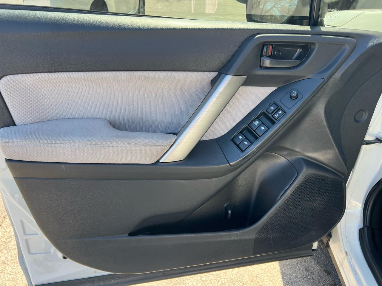 Subaru Forester 4dr Auto 2.5i PZEV 2014