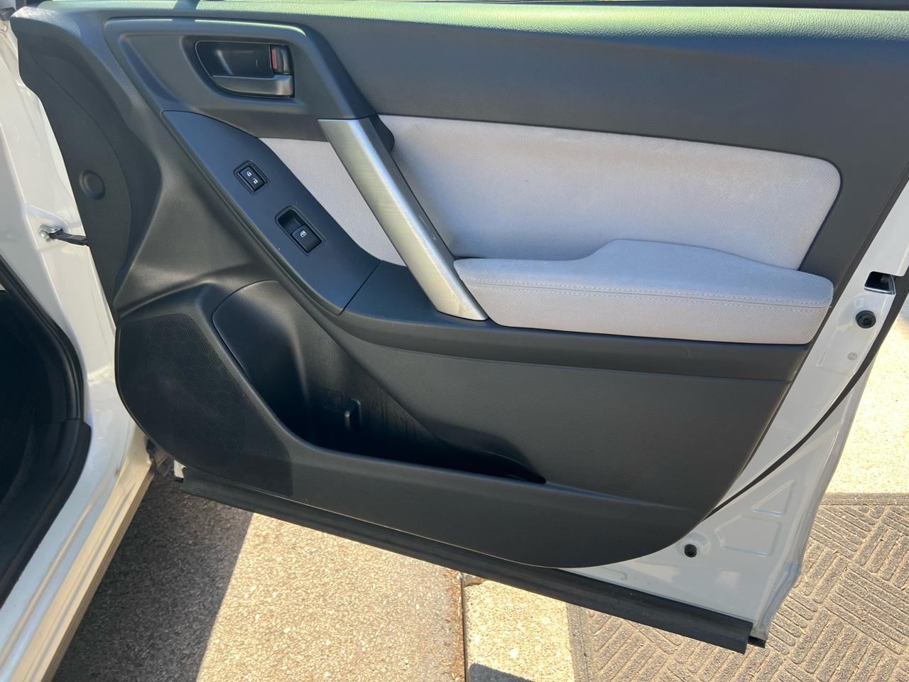 Subaru Forester 4dr Auto 2.5i PZEV 2014