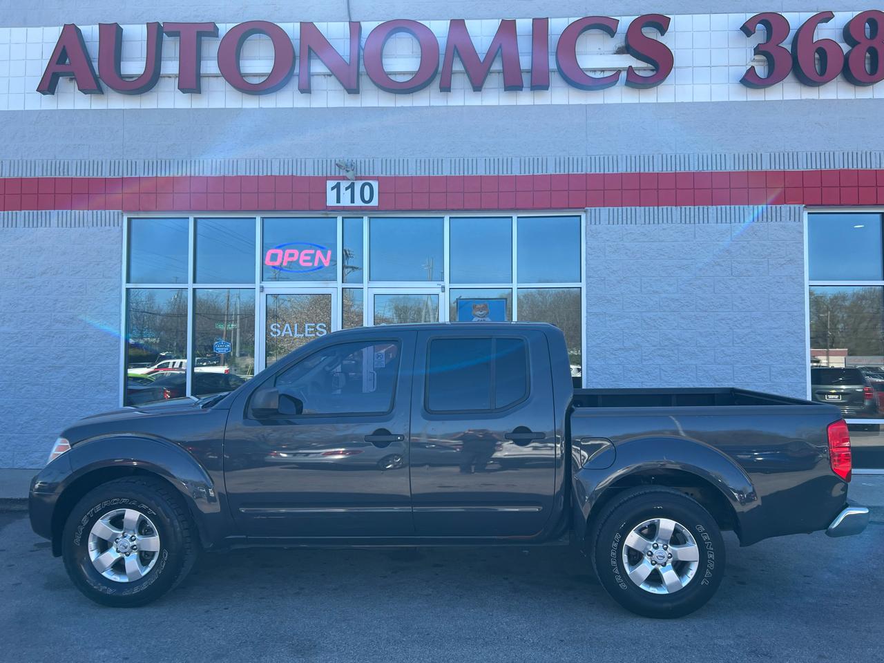 Nissan Frontier 2WD Crew Cab SWB Auto SV 2012