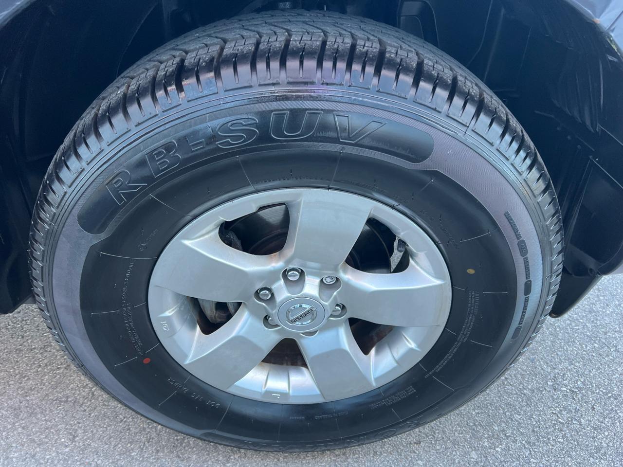 Nissan Frontier 2WD Crew Cab SWB Auto SV 2012