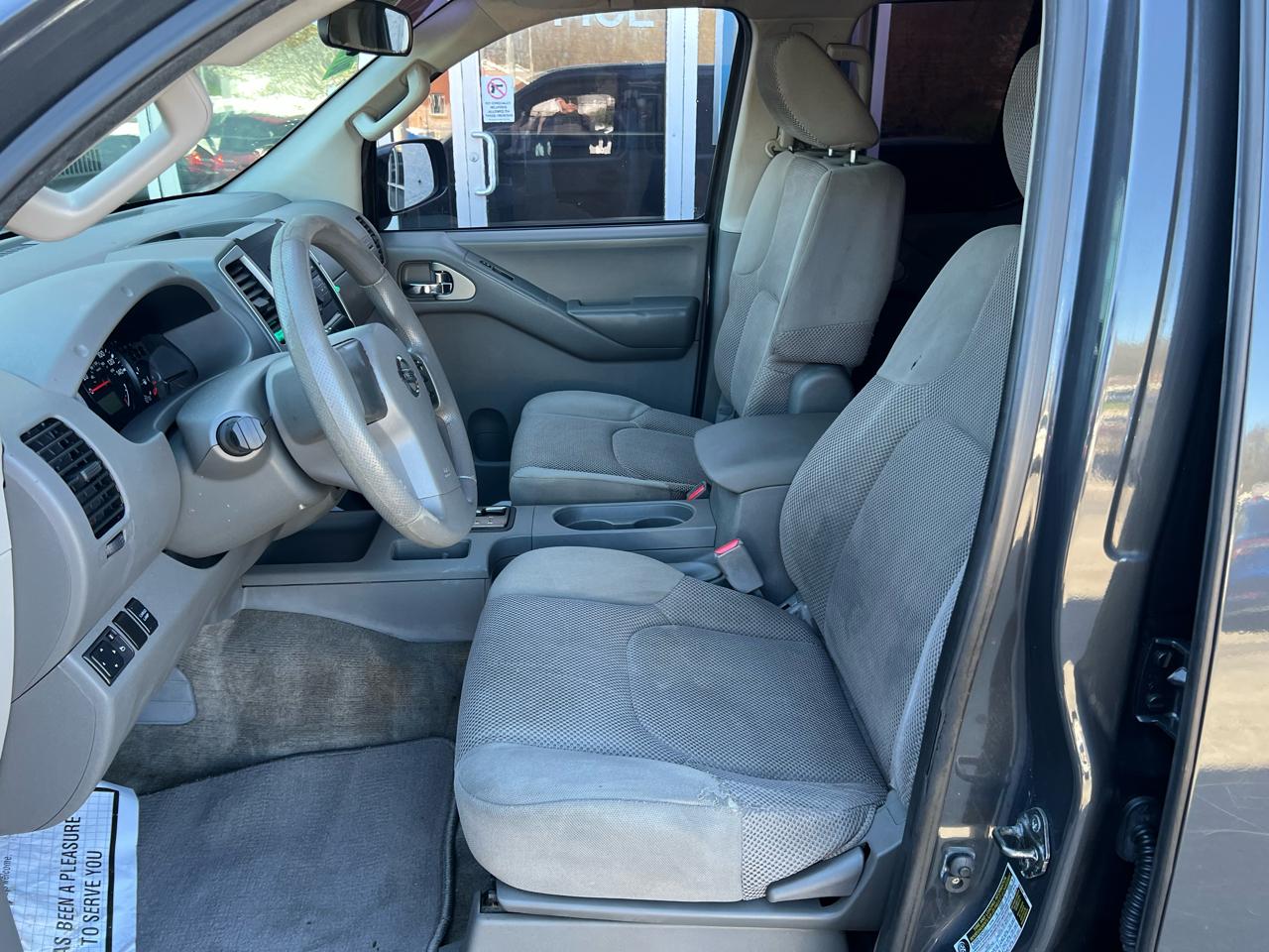 Nissan Frontier 2WD Crew Cab SWB Auto SV 2012