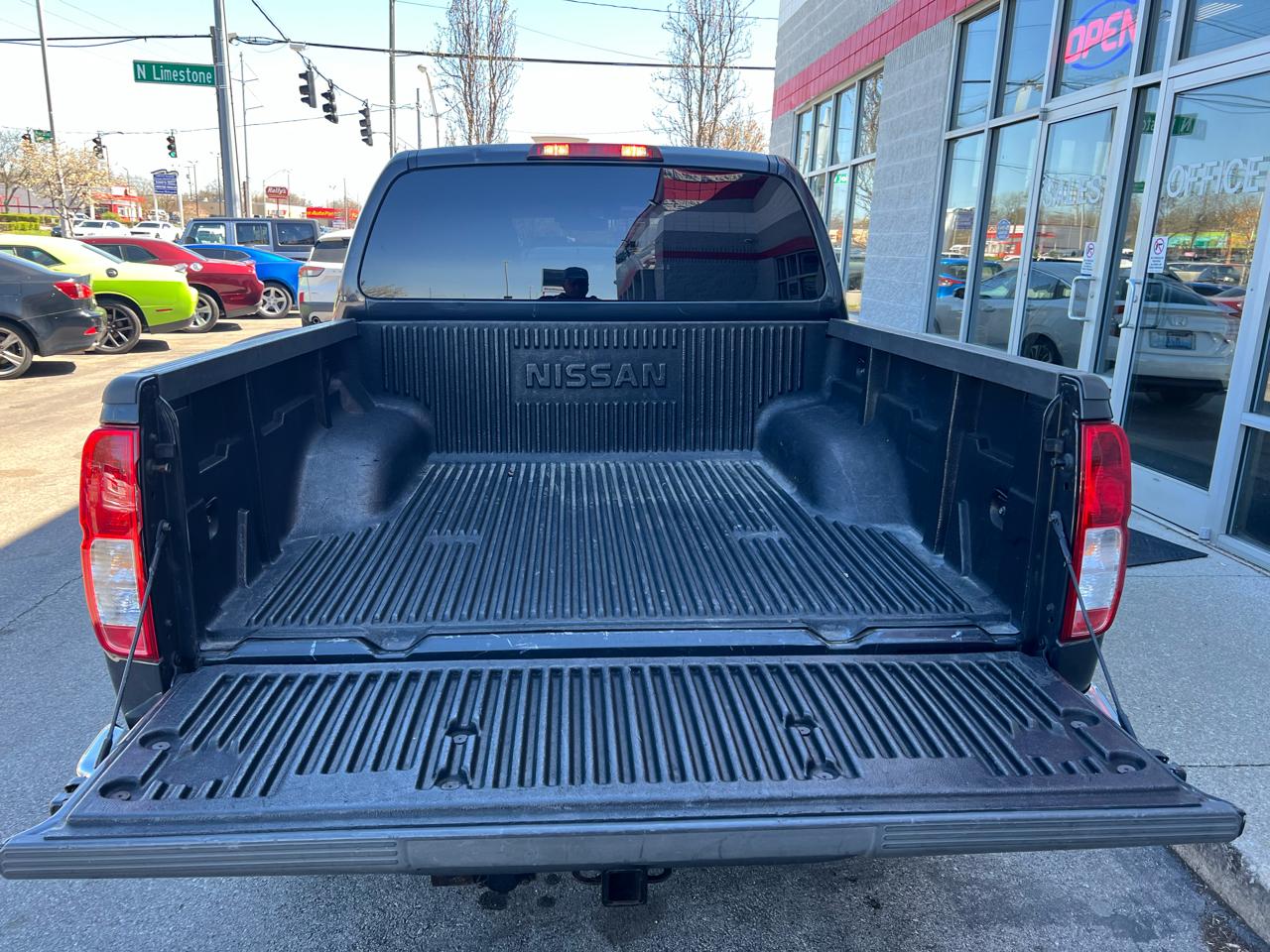 Nissan Frontier 2WD Crew Cab SWB Auto SV 2012