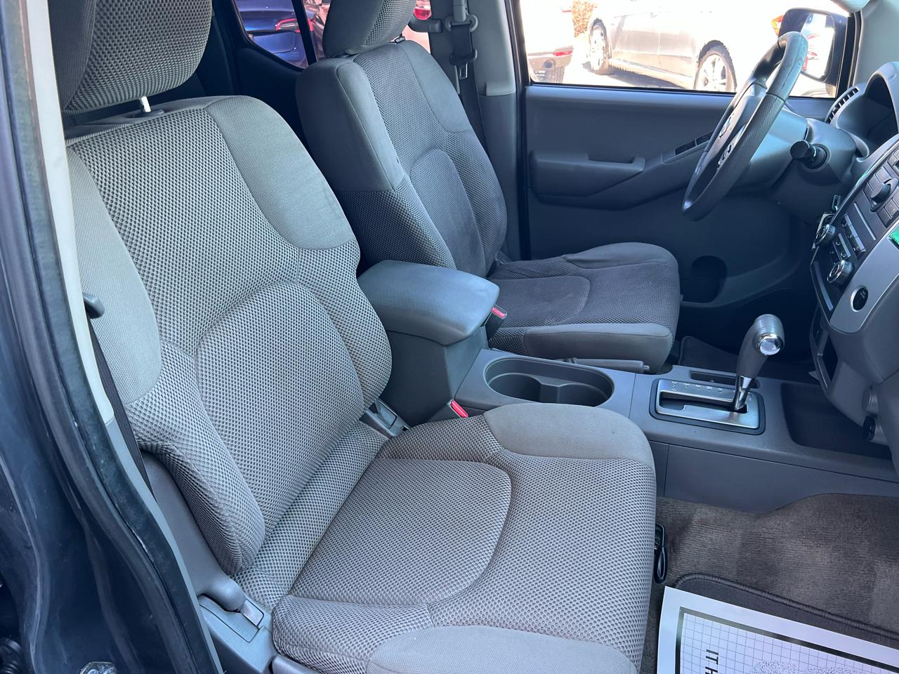 Nissan Frontier 2WD Crew Cab SWB Auto SV 2012