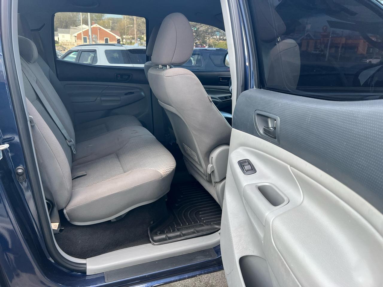 Toyota Tacoma 4WD Double Cab V6 MT (Natl) 2013