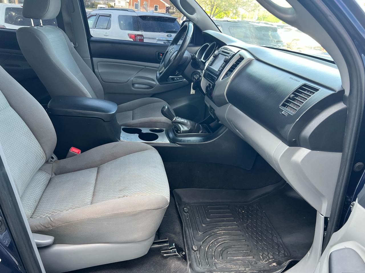 Toyota Tacoma 4WD Double Cab V6 MT (Natl) 2013