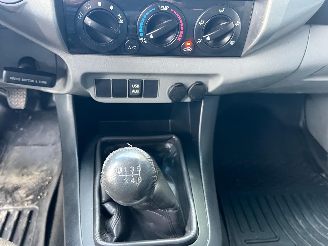 Toyota Tacoma 4WD Double Cab V6 MT (Natl) 2013