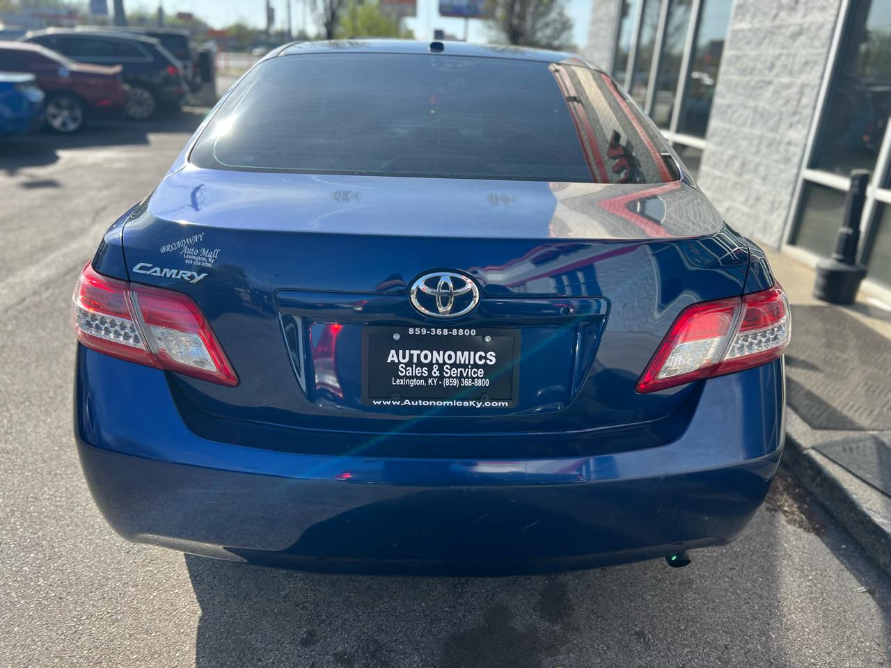 Toyota Camry 4dr Sdn I4 Man (Natl) 2010