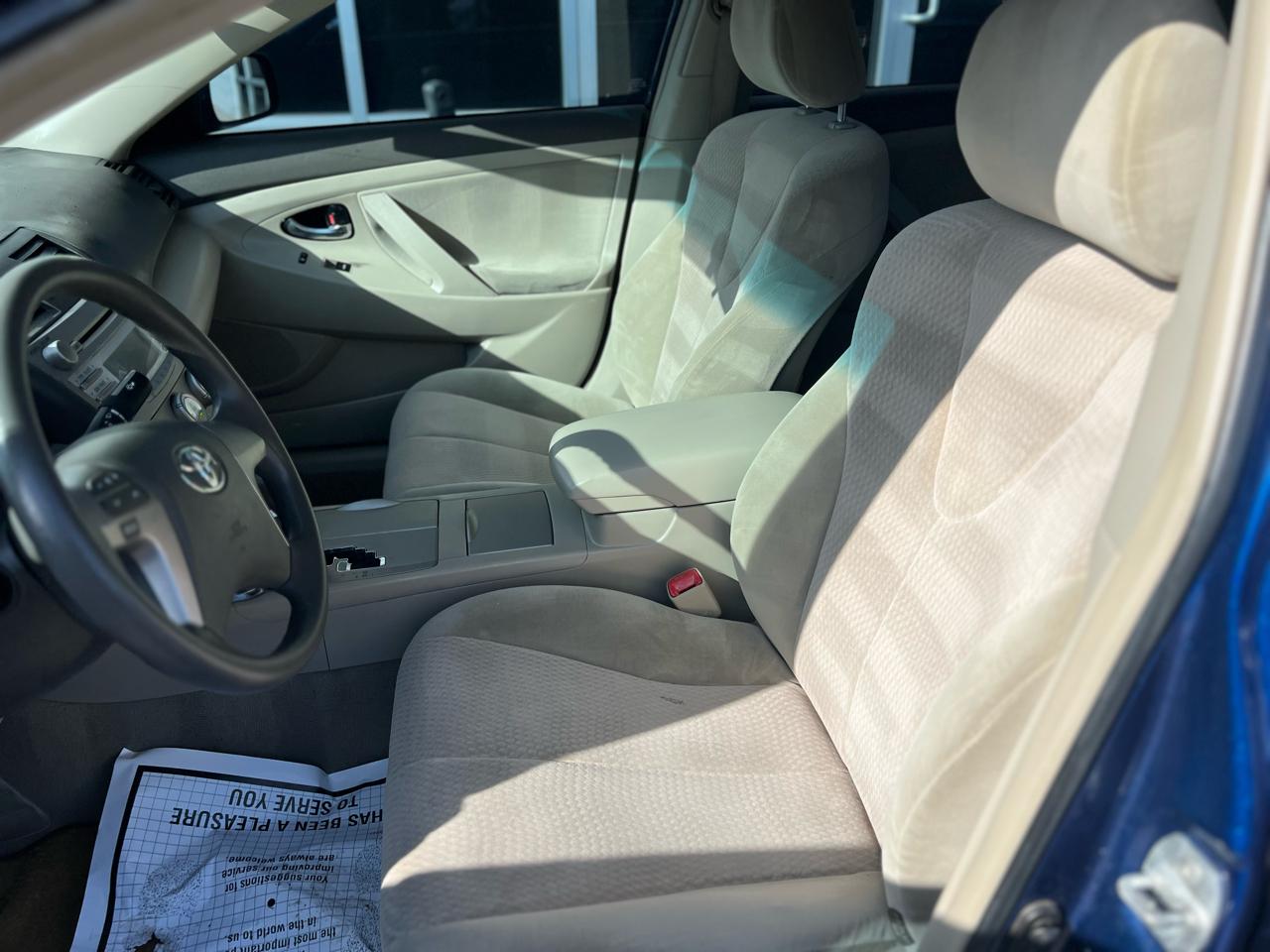 Toyota Camry 4dr Sdn I4 Man (Natl) 2010