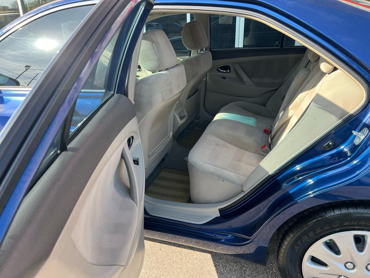 Toyota Camry 4dr Sdn I4 Man (Natl) 2010