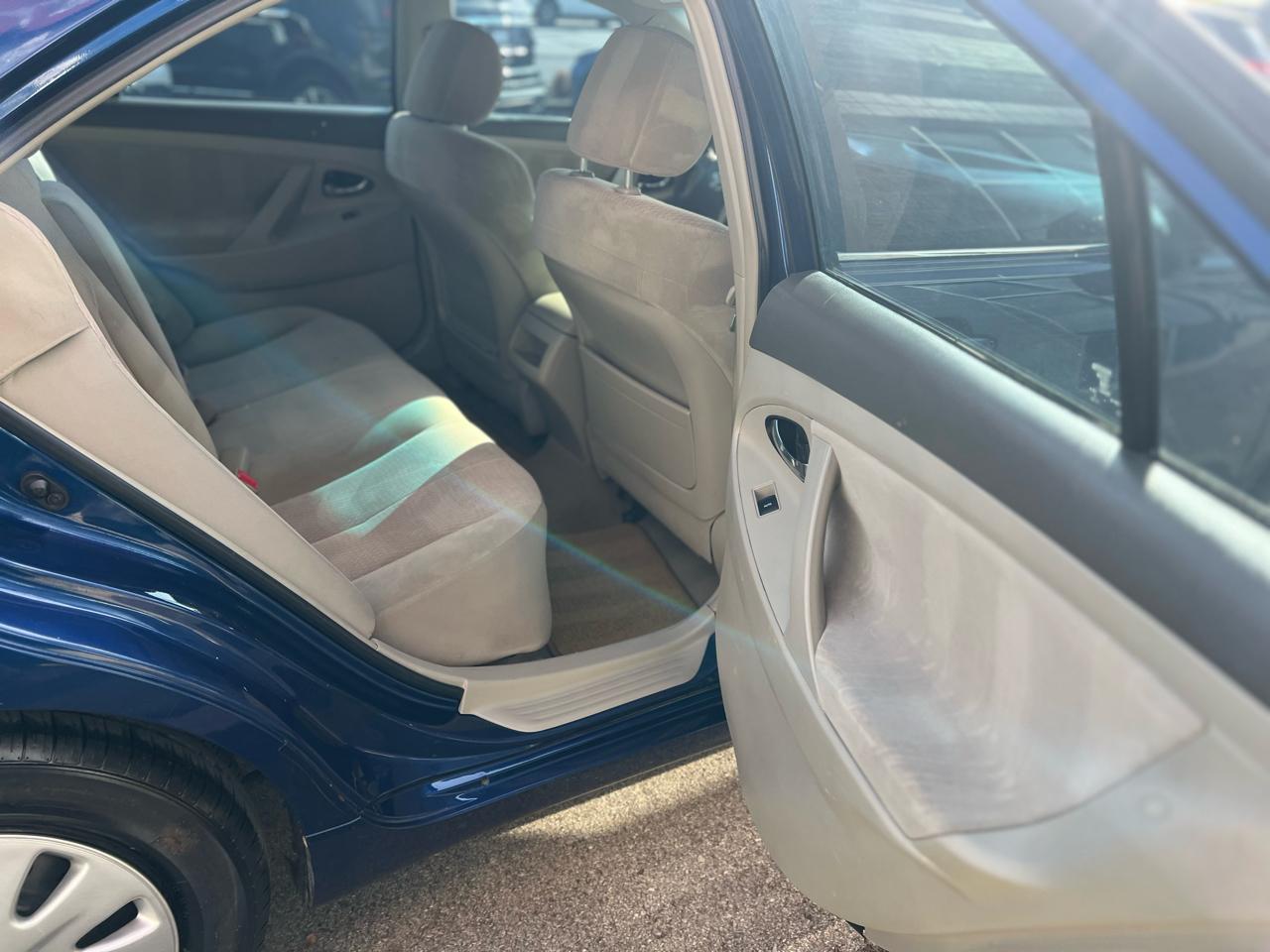 Toyota Camry 4dr Sdn I4 Man (Natl) 2010