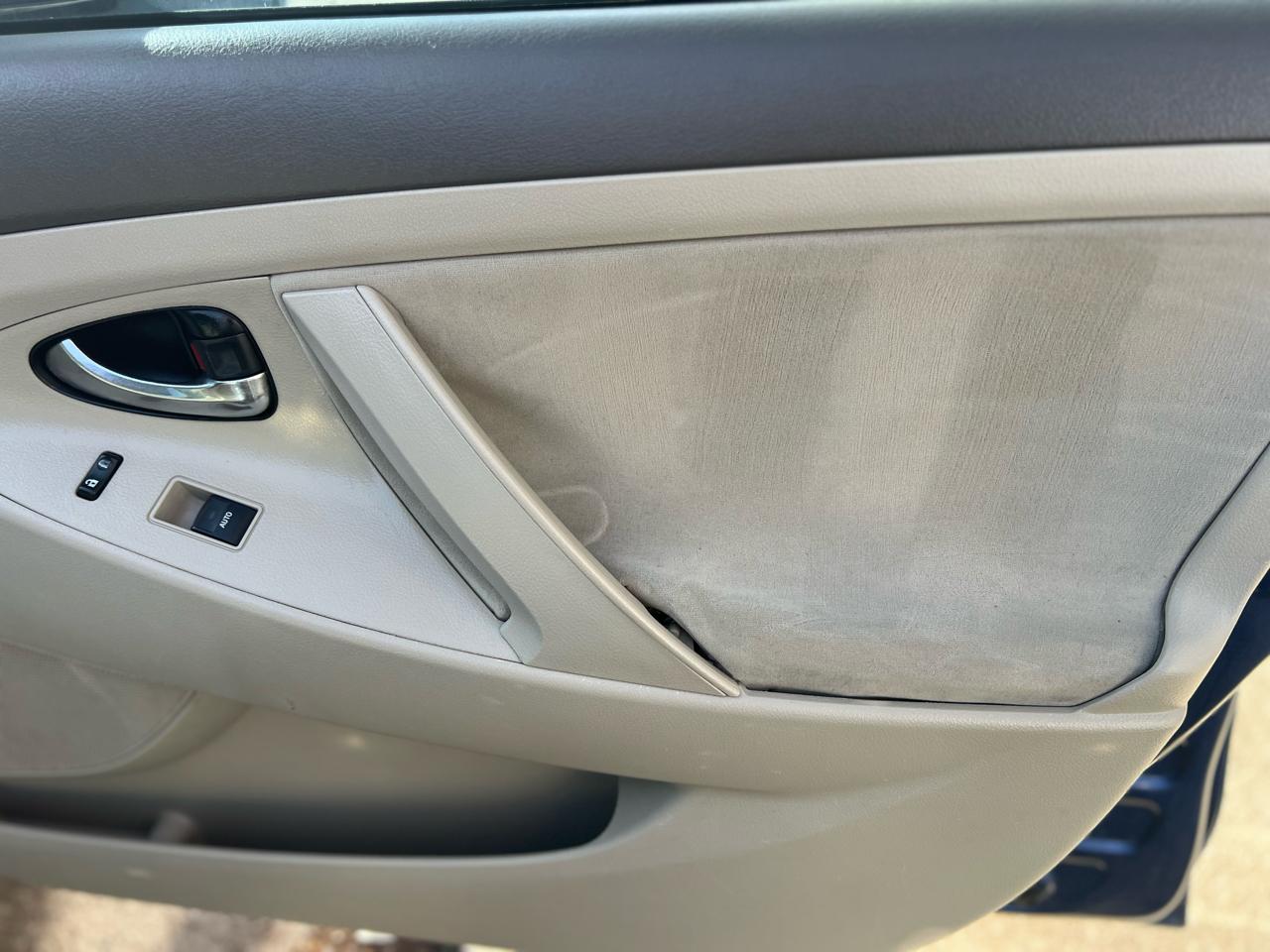 Toyota Camry 4dr Sdn I4 Man (Natl) 2010