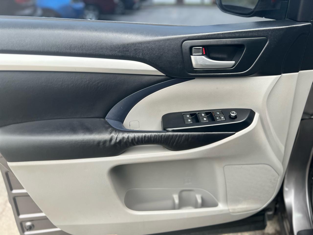 Toyota Highlander AWD 4dr V6 XLE (Natl) 2015