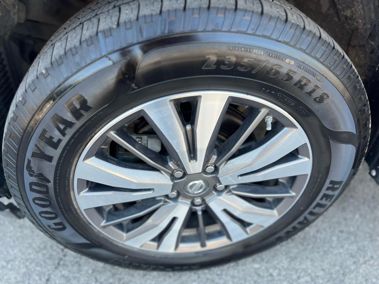 Nissan Pathfinder 4x4 SV 2017