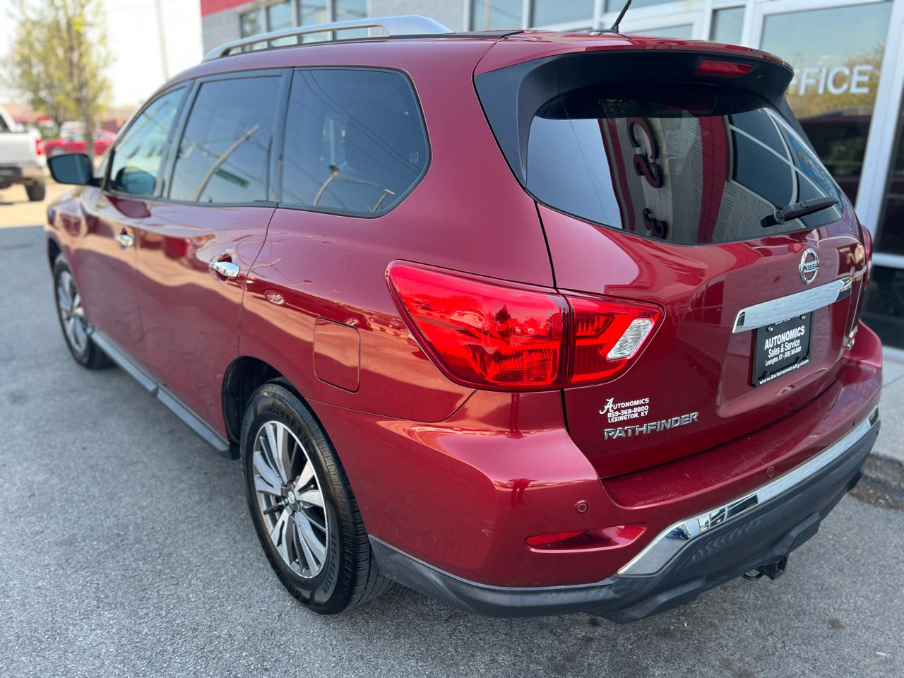 Nissan Pathfinder 4x4 SV 2017