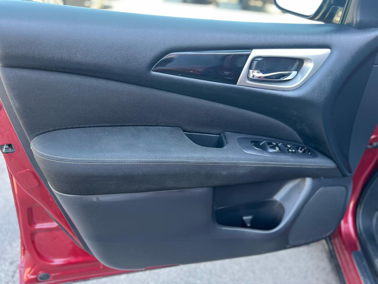 Nissan Pathfinder 4x4 SV 2017