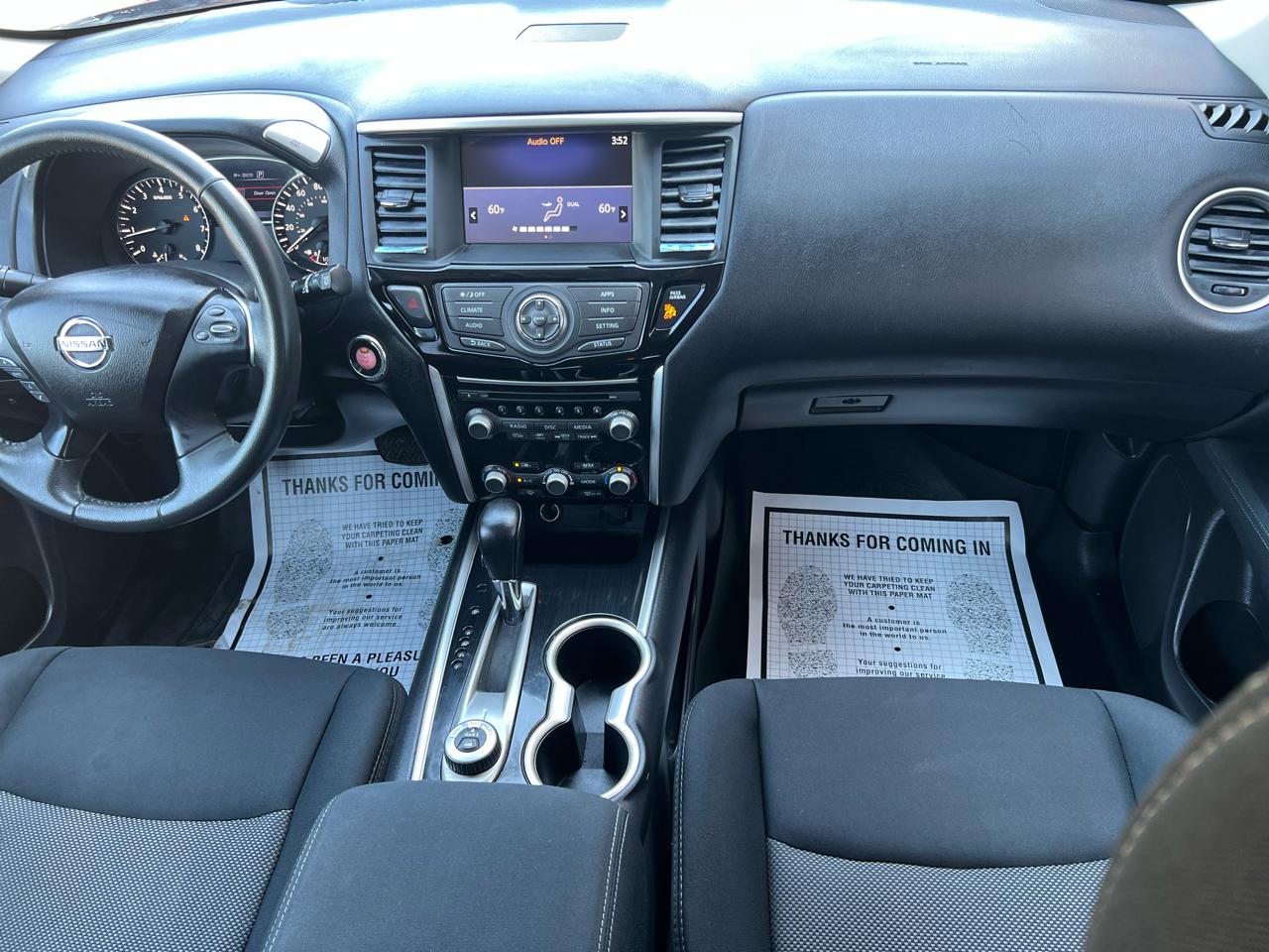 Nissan Pathfinder 4x4 SV 2017