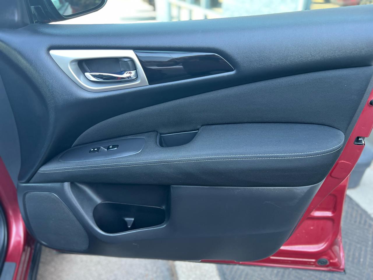 Nissan Pathfinder 4x4 SV 2017