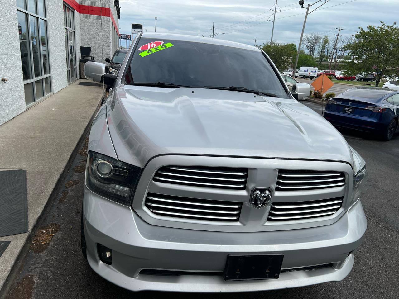 RAM 1500 4WD Crew Cab 149" Sport 2016
