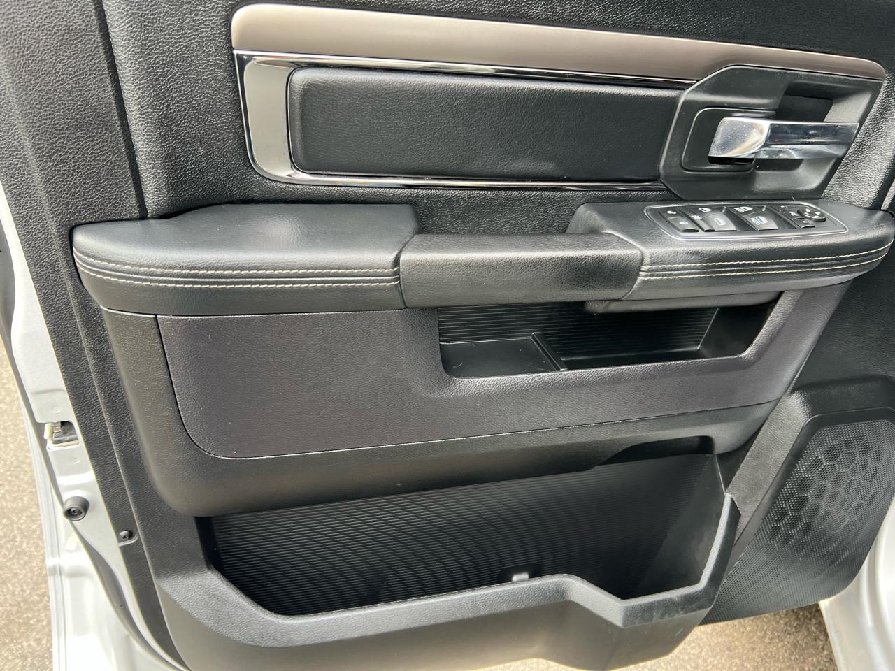 RAM 1500 4WD Crew Cab 149" Sport 2016