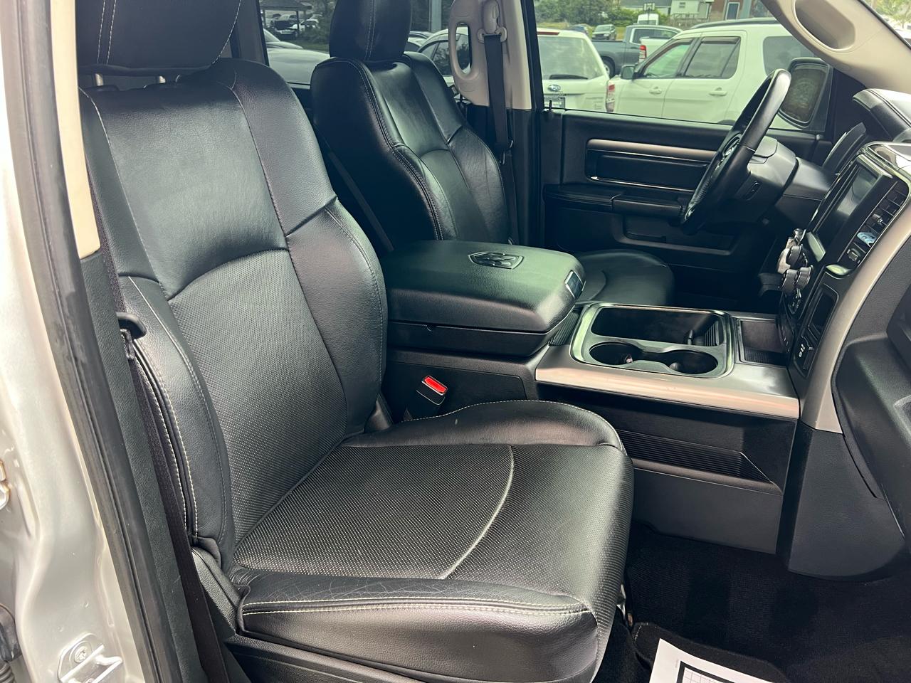 RAM 1500 4WD Crew Cab 149" Sport 2016