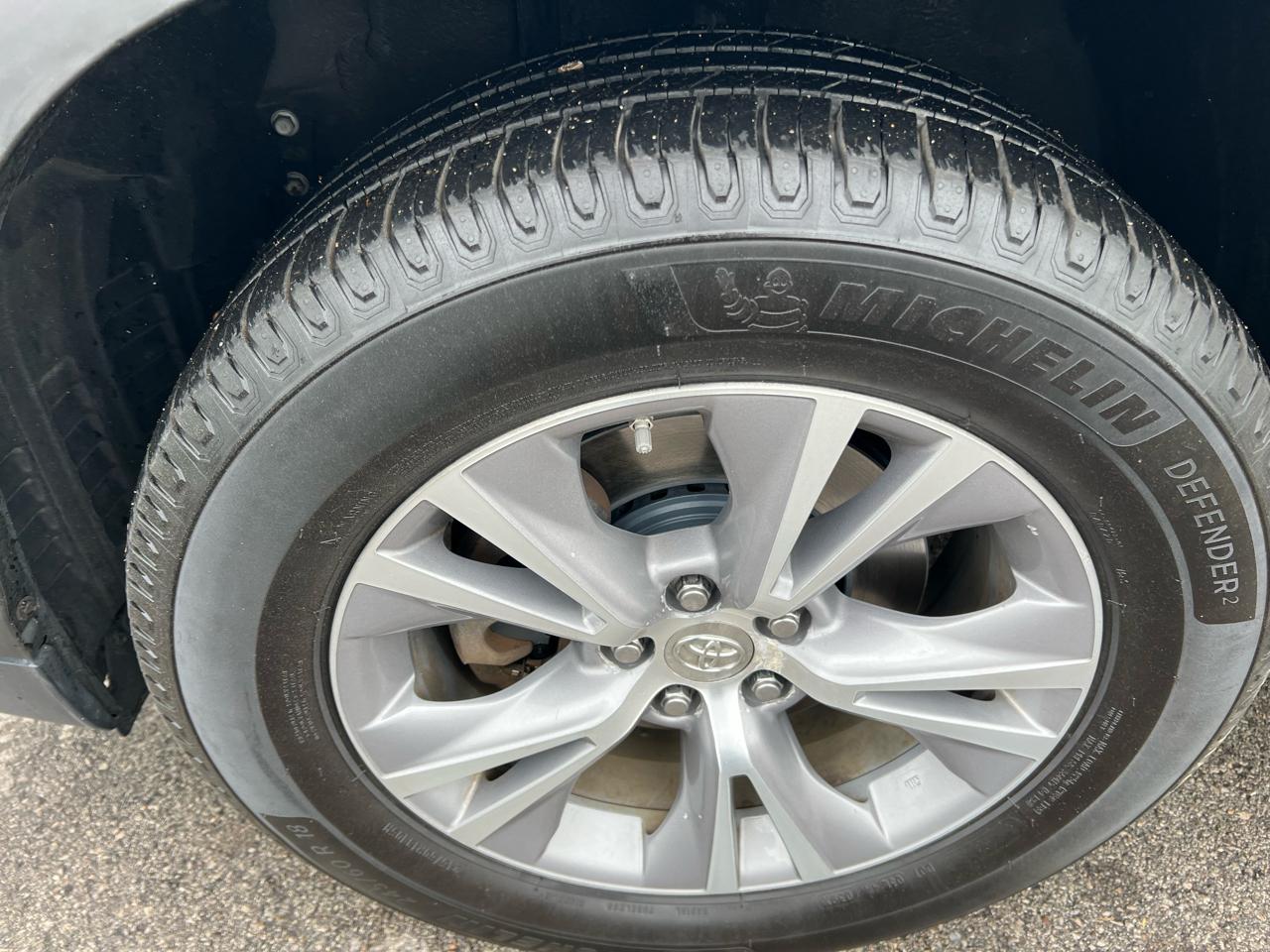 Toyota Highlander FWD 4dr V6 LE (Natl) 2015