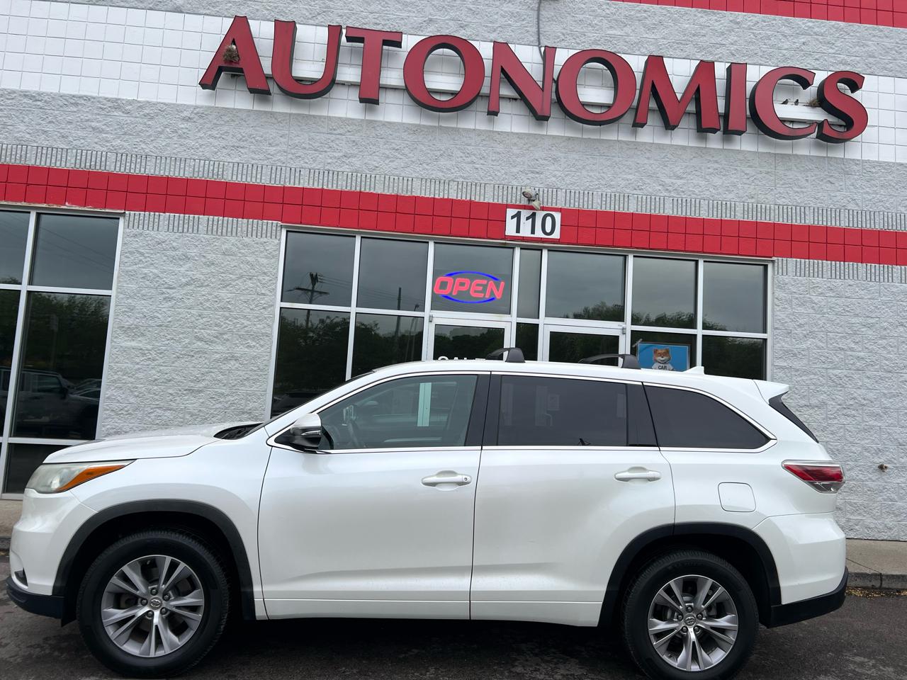 Toyota Highlander FWD 4dr V6 LE (Natl) 2015