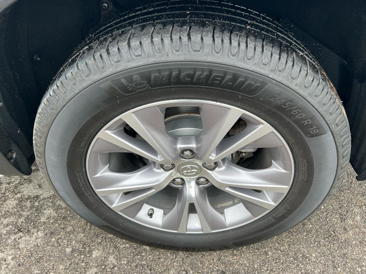 Toyota Highlander FWD 4dr V6 LE (Natl) 2015