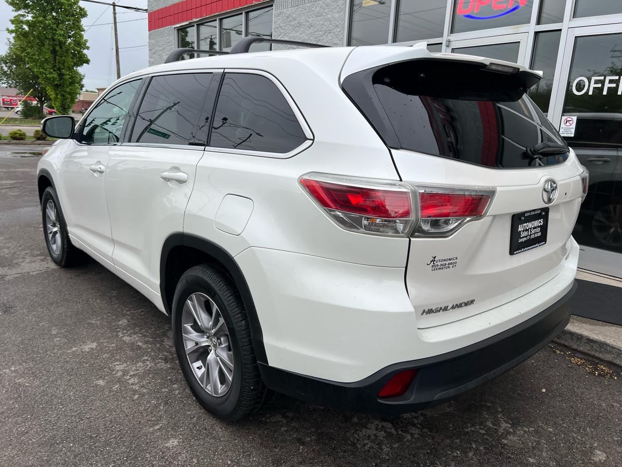 Toyota Highlander FWD 4dr V6 LE (Natl) 2015