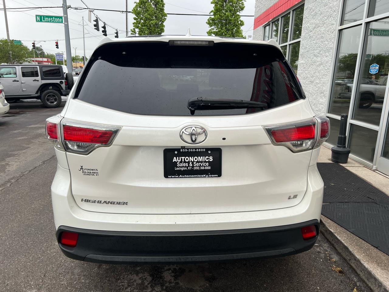 Toyota Highlander FWD 4dr V6 LE (Natl) 2015