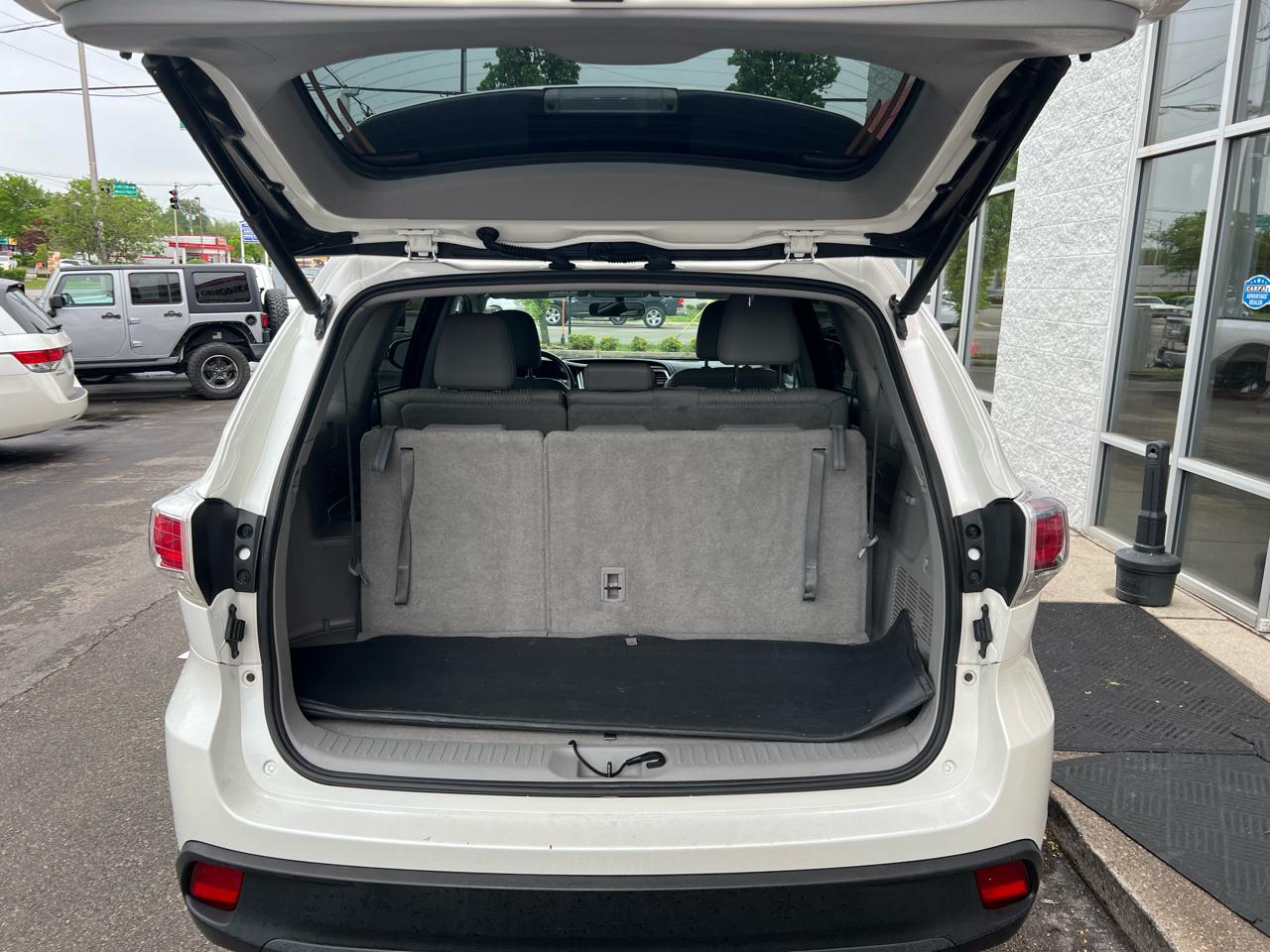 Toyota Highlander FWD 4dr V6 LE (Natl) 2015