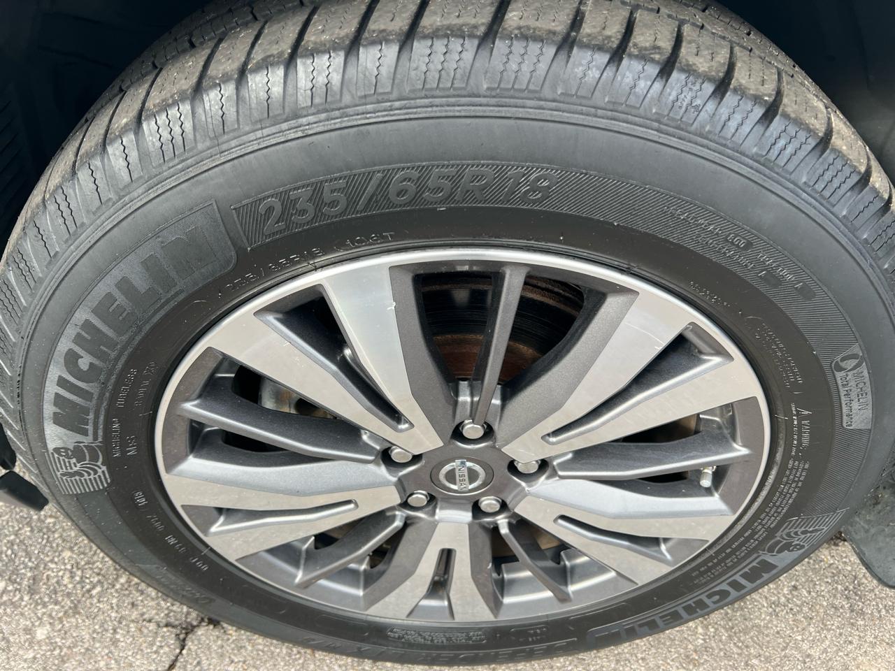 Nissan Pathfinder 4x4 SL 2017