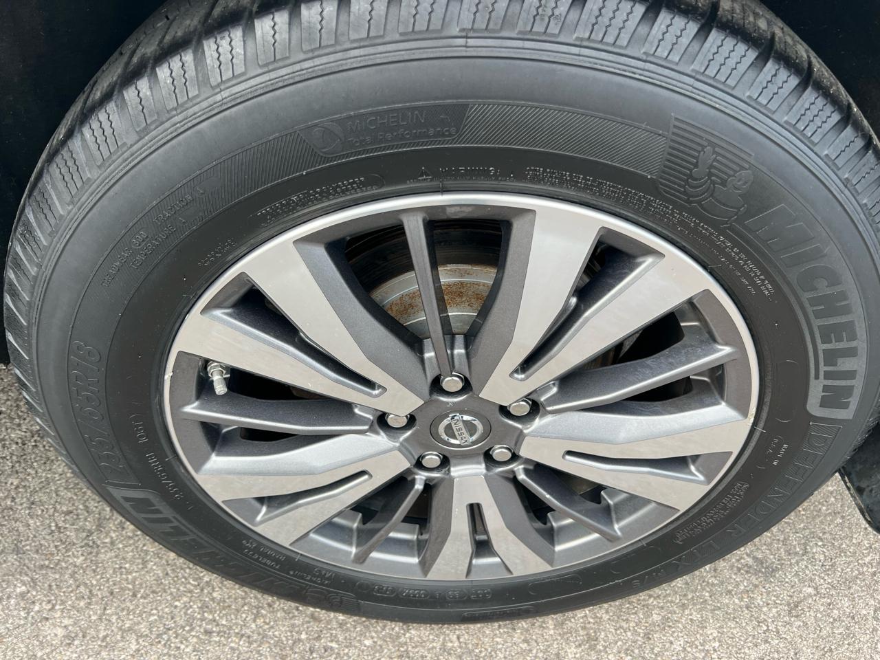 Nissan Pathfinder 4x4 SL 2017