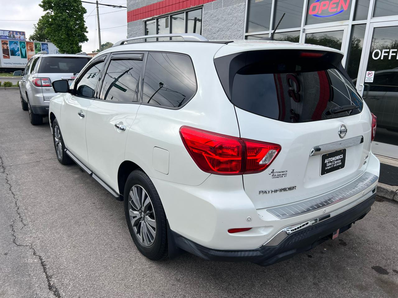 Nissan Pathfinder 4x4 SL 2017