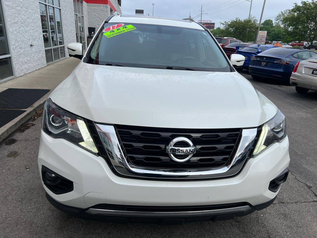 Nissan Pathfinder 4x4 SL 2017