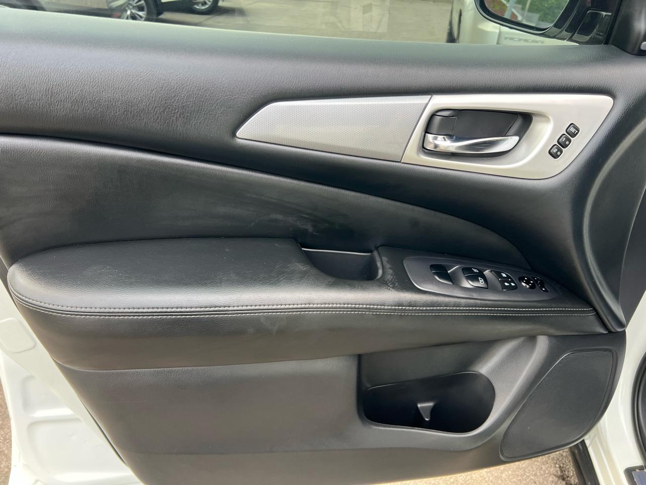 Nissan Pathfinder 4x4 SL 2017