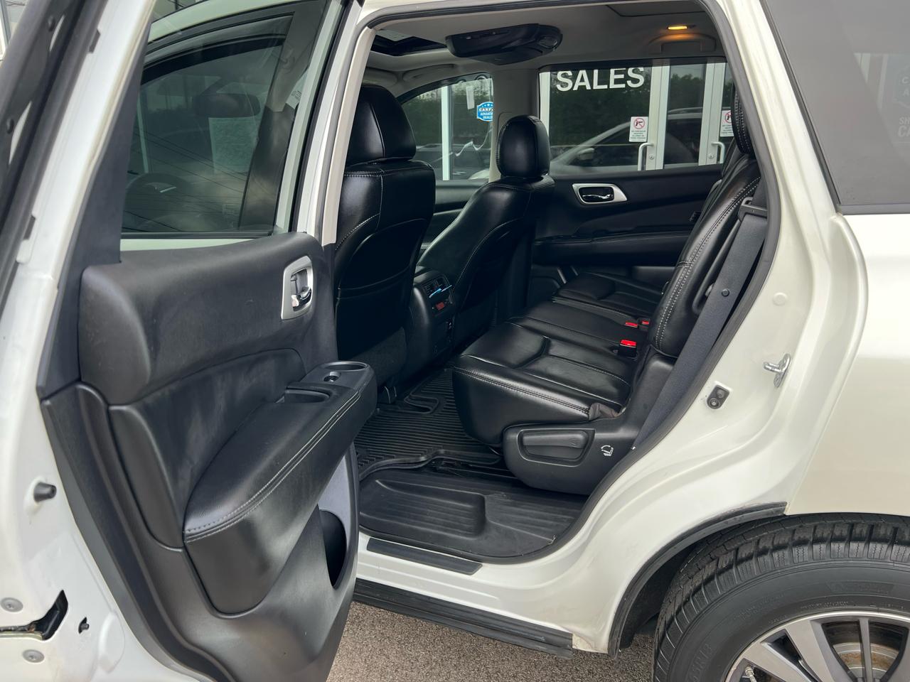 Nissan Pathfinder 4x4 SL 2017