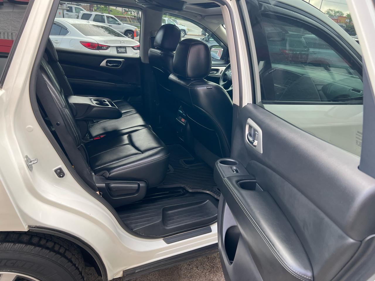 Nissan Pathfinder 4x4 SL 2017