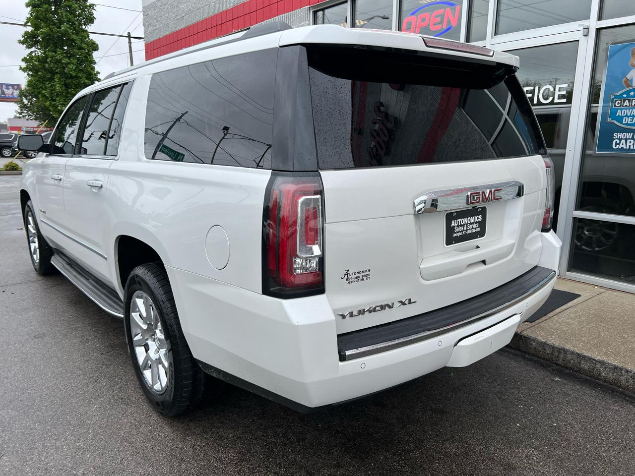 GMC Yukon XL 4WD 4dr Denali 2017