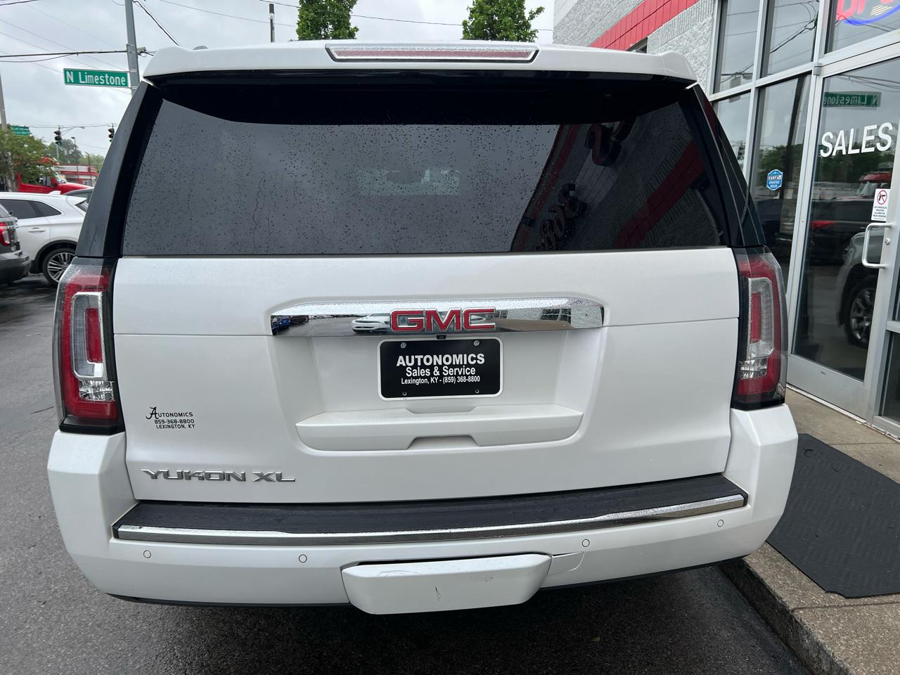 GMC Yukon XL 4WD 4dr Denali 2017