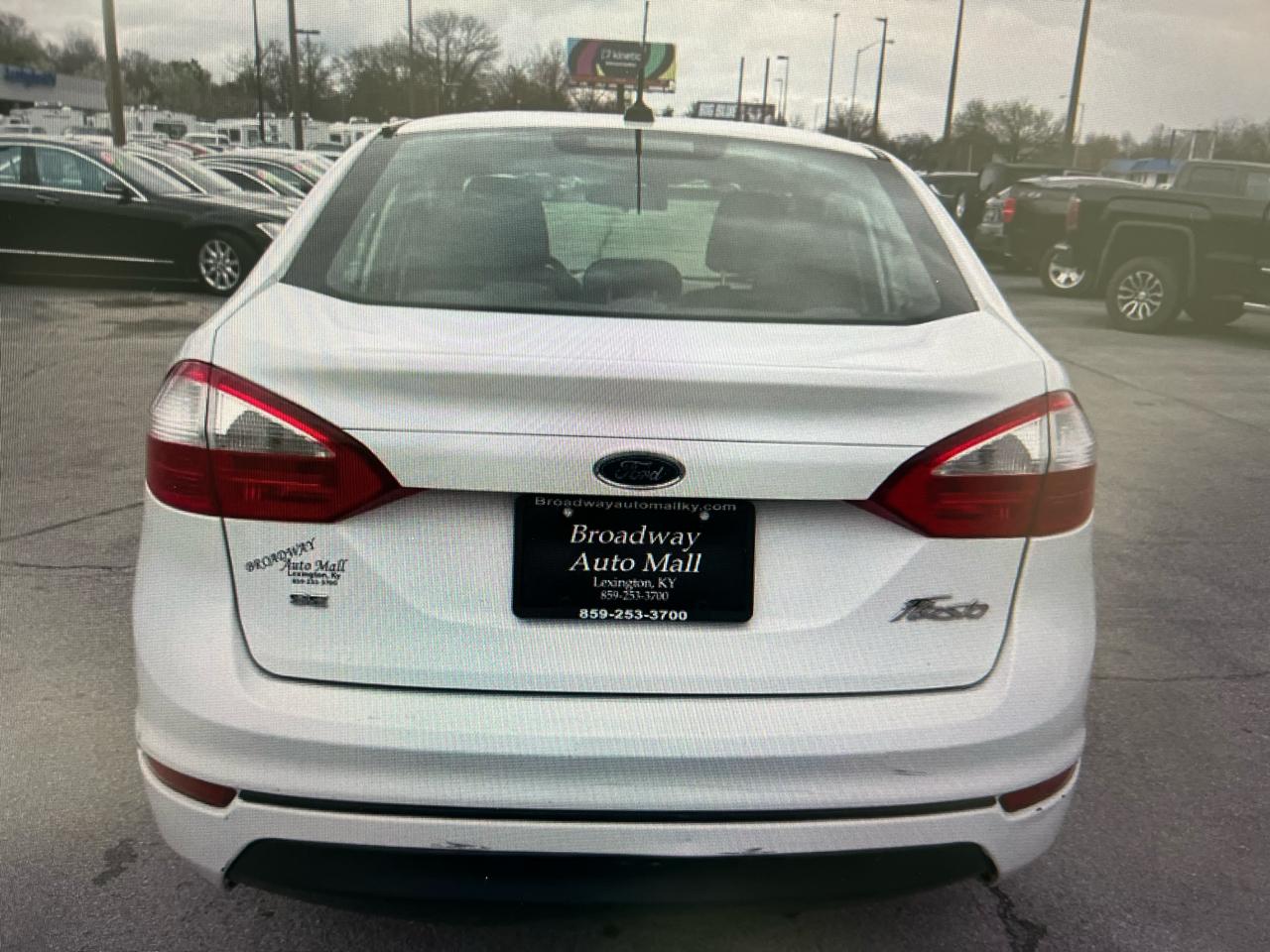 Ford FIESTA SE  2015