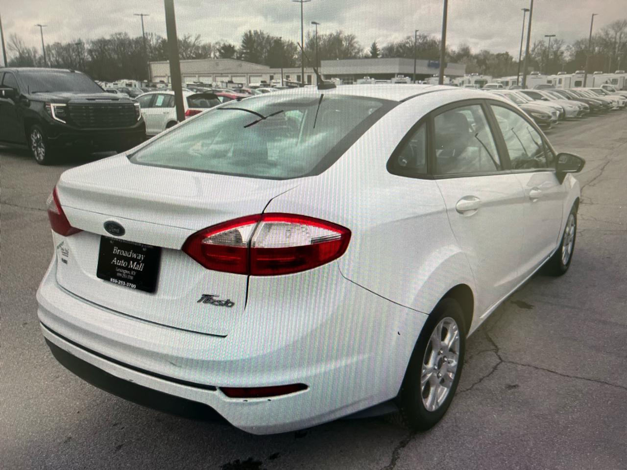 Ford FIESTA SE  2015