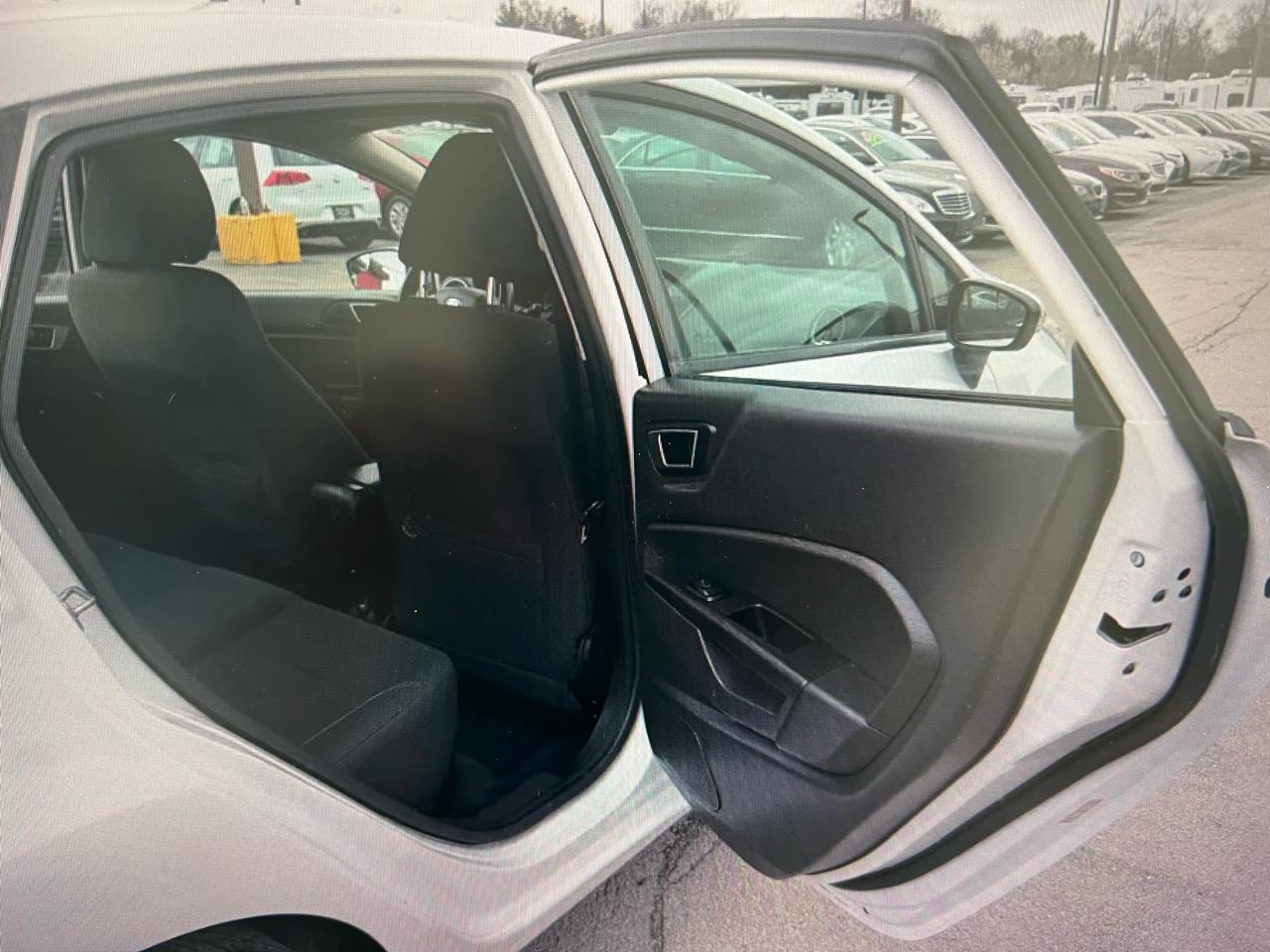 Ford FIESTA SE  2015