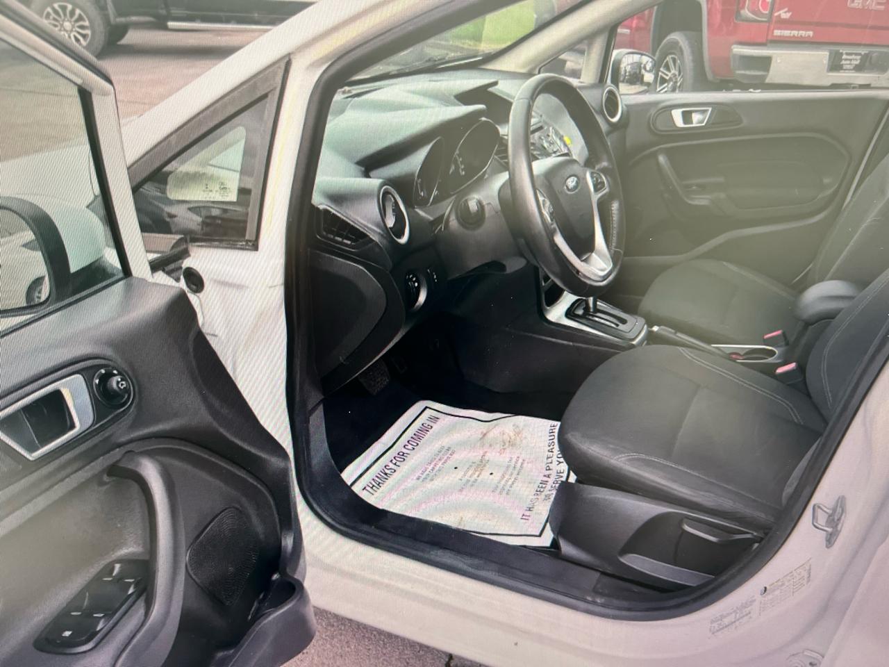 Ford FIESTA SE  2015