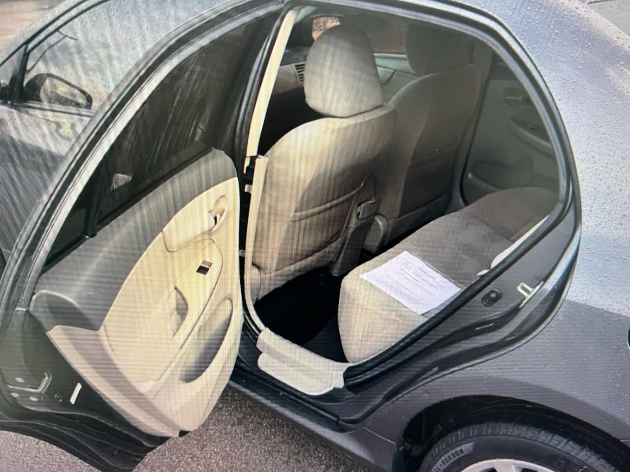 Toyota Corolla 4dr Sdn LE Auto 2010