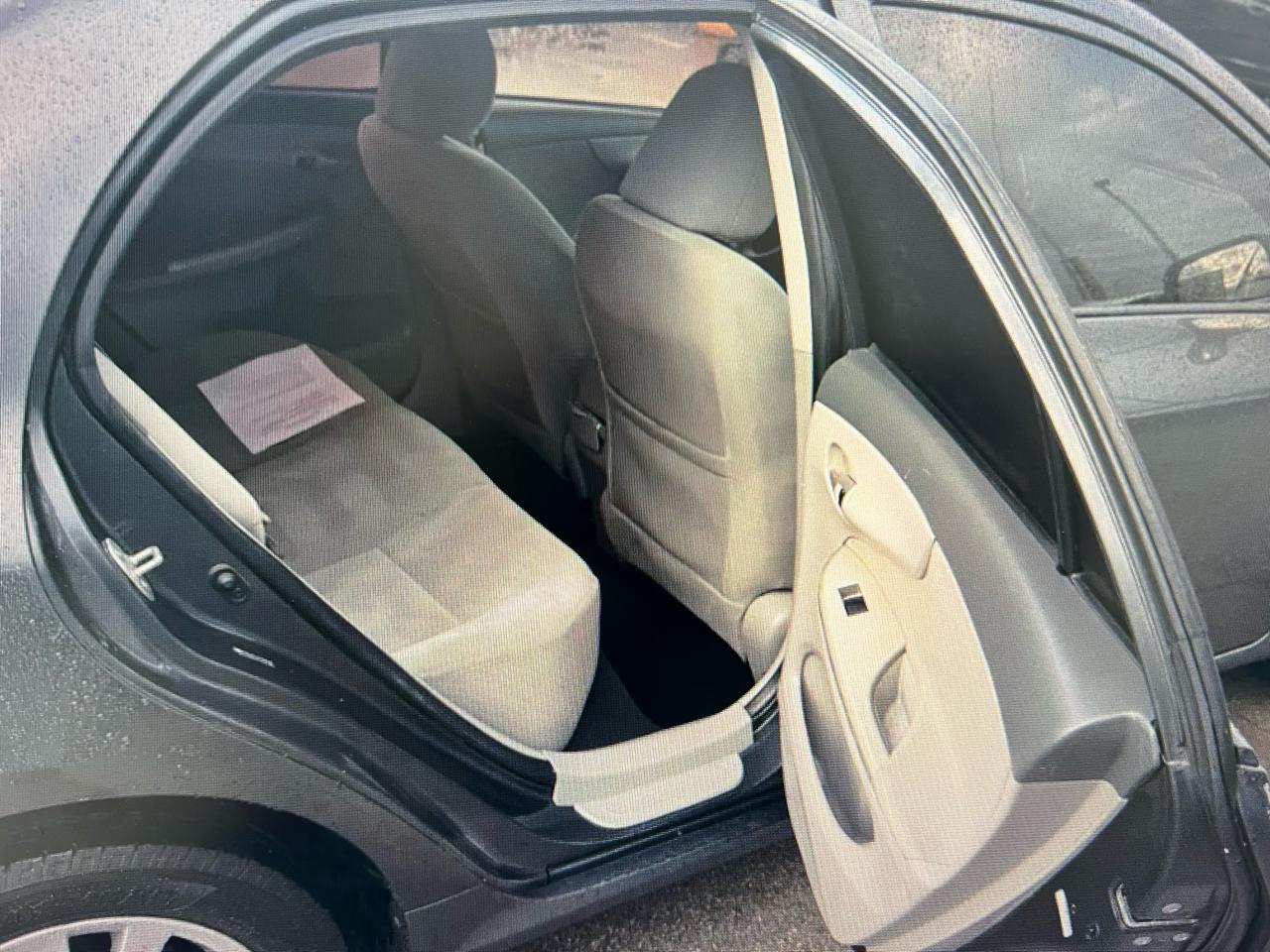 Toyota Corolla 4dr Sdn LE Auto 2010