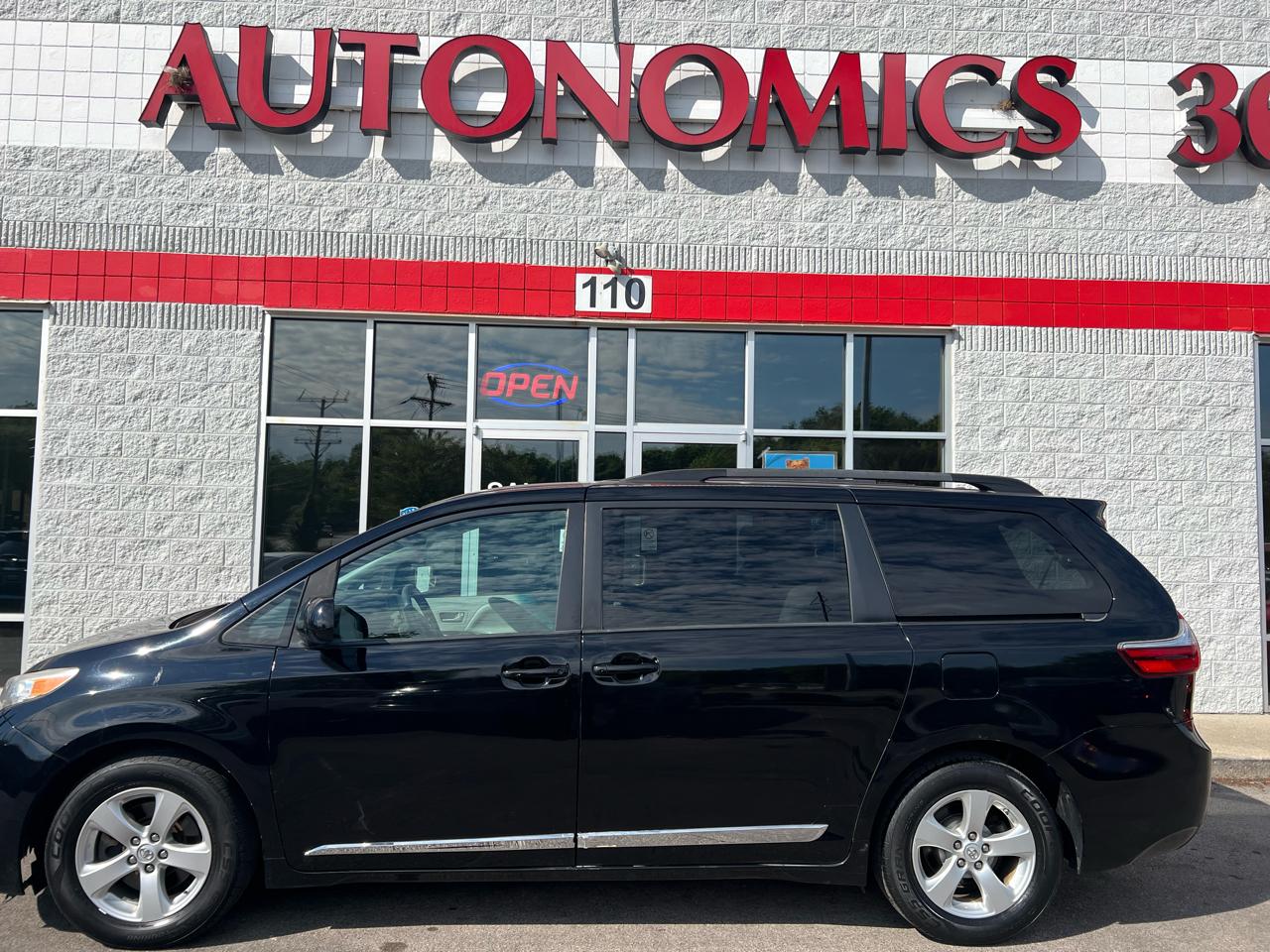 Toyota Sienna 5dr 8-Pass Van LE FWD (Natl) 2016