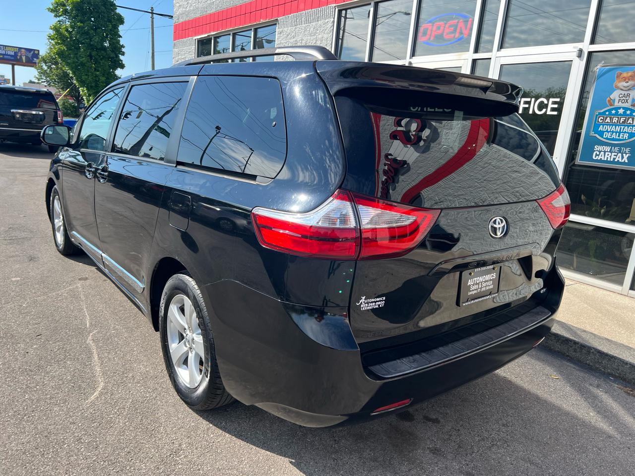 Toyota Sienna 5dr 8-Pass Van LE FWD (Natl) 2016