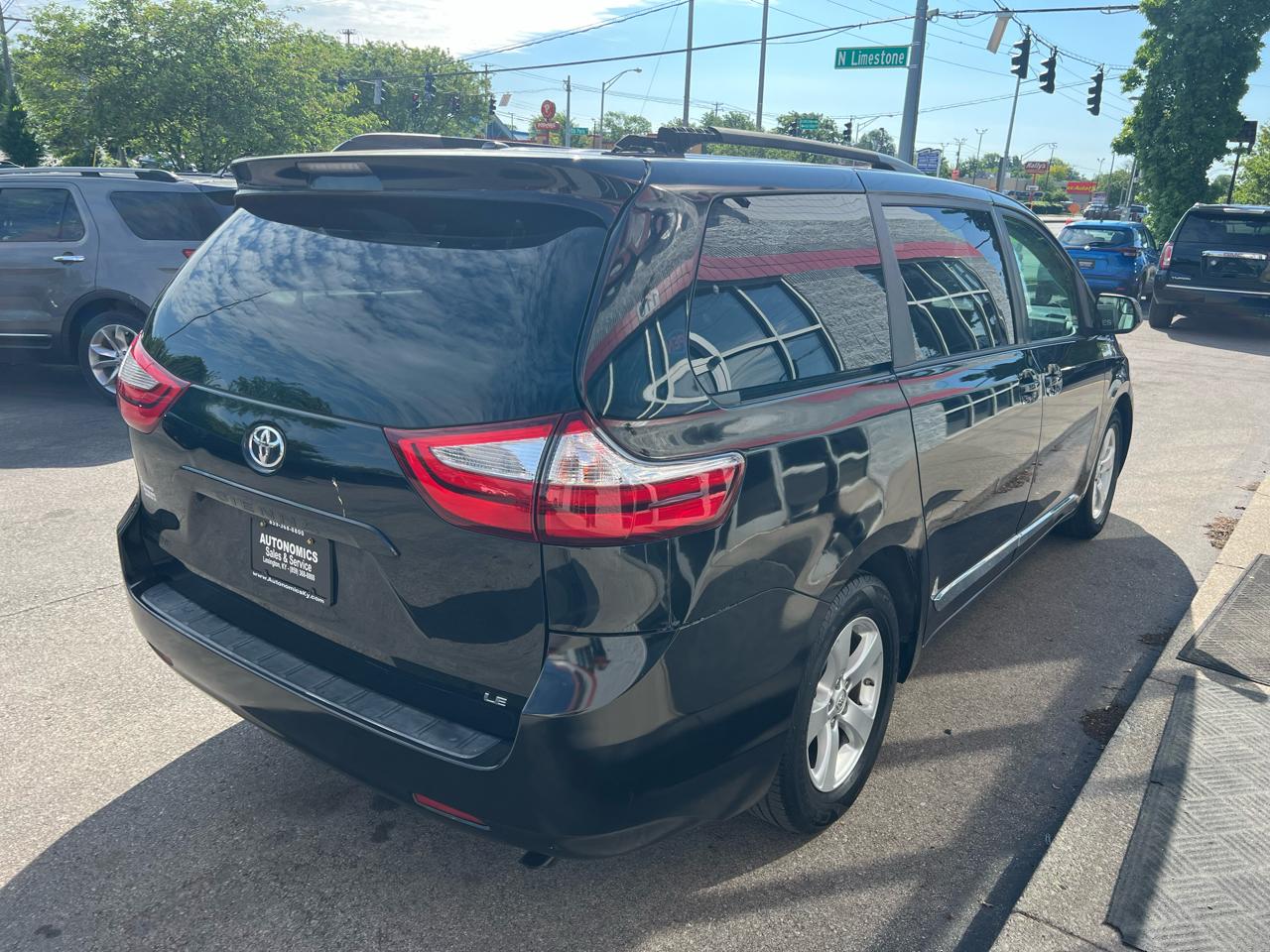 Toyota Sienna 5dr 8-Pass Van LE FWD (Natl) 2016